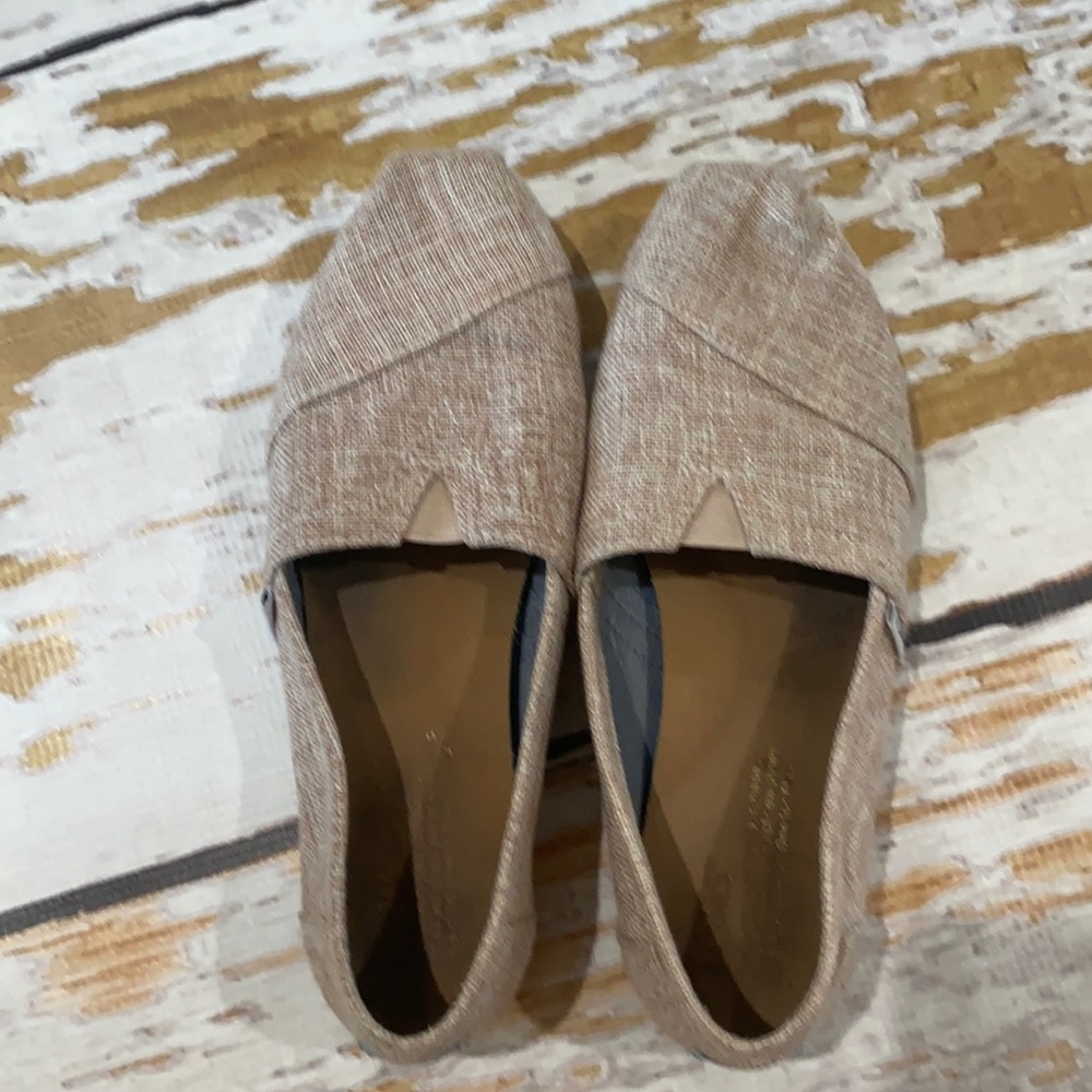 COPY - Toms. Size 7. Great condition.